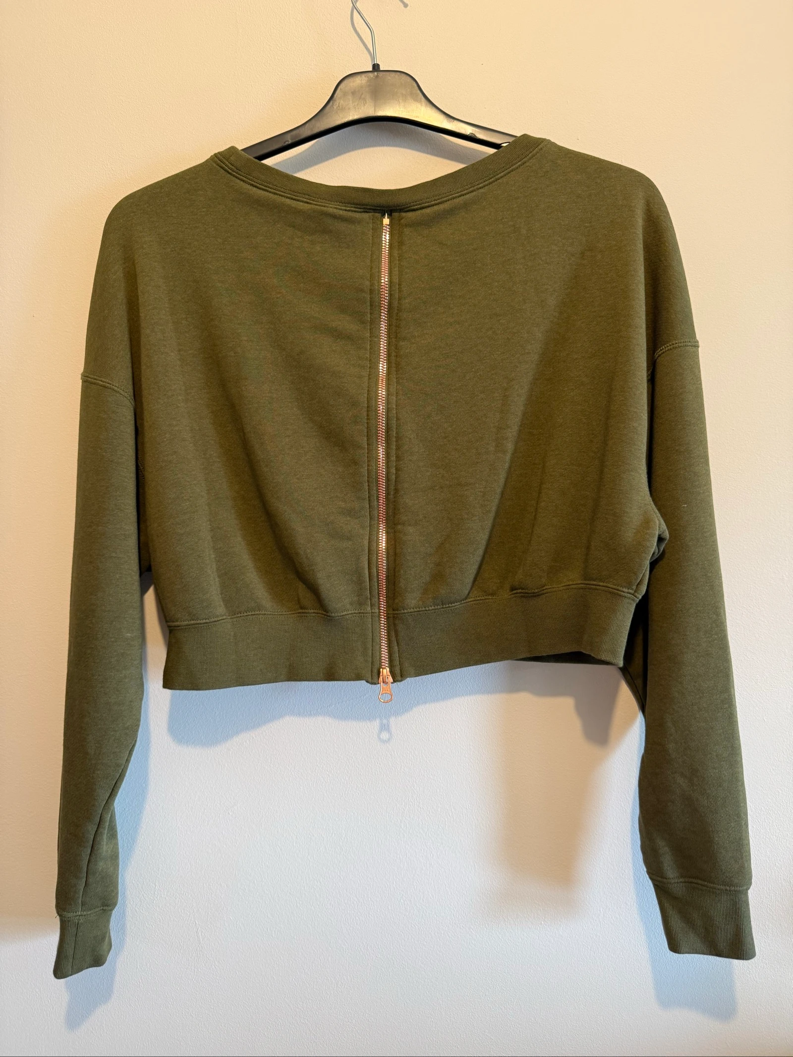 Moletom Nike Air feminino S - Chique Casual - Moletom Cropped Cáqui - Streetwear Chique - Estado Perfeito – photo 2